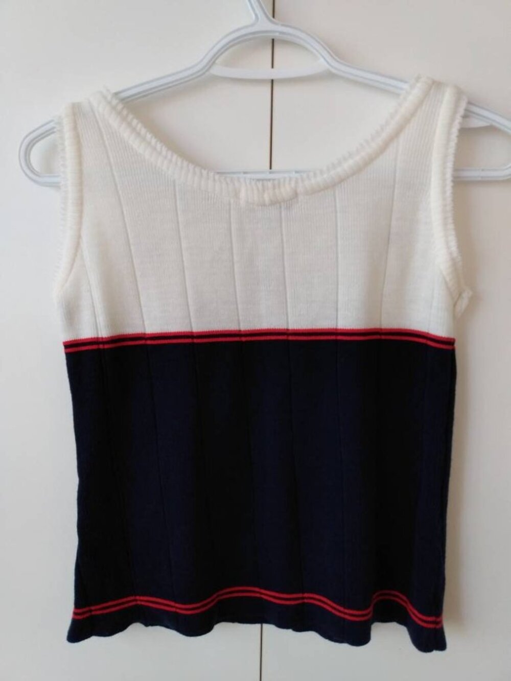 Vintage Sleeveless Vest Top Acrylic Machine Knitted Womens Size Small - Picture 2 of 8